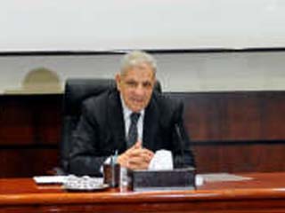 «يجى فى المايه ويتصدر» !