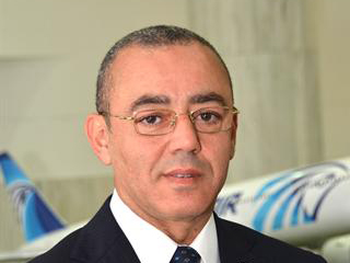 وزير الطيران: خدمة العملاء وتنشيط الحركة السياحية أهم أولوياتى