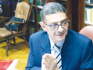 أنا ضد أخونة وتسييس الأهلى!