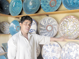 «إيفيلين» ذات السبعين  جعلت «تونس المصرية»  مزارًا سياحيًا