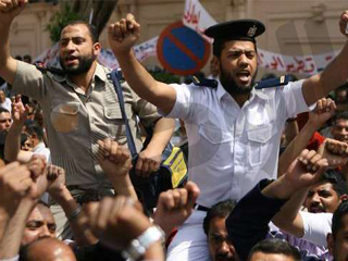 الأصابع الإخوانية فى أزمة «أمناء الداخلية»!