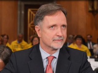 السفير الأمريكى الجديد «قس» تبشيرى