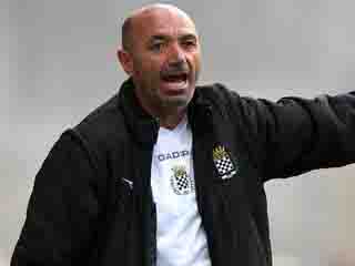«باتشيكو» يرفض صفقات الزمالك ويمنع الإعلام من حضور تدريبات الفريق