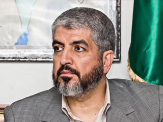 إيران تمنح مشعل حق الإقامة بعد طرده من قطر ورفض تركيا استقباله