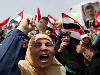 حشد 300 ألف إخوانية فى ذكرى ثورة «25 يناير»