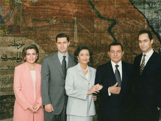 مبارك يتسلم أمواله المجمدة بأوروبا فى عيد الأم