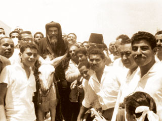 العذراء تبارك