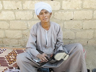 أم بـ 100 أب