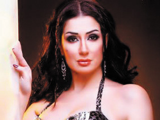 هيفاء «خرساء » وغادة ترتدى الحجاب