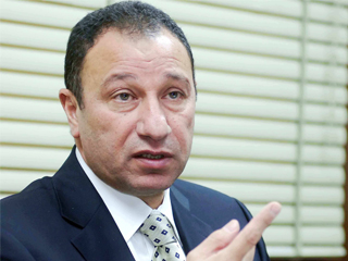 لاعبون يهجرون المستطيل الأخضر لافتتاح أعمال «البيزنس»