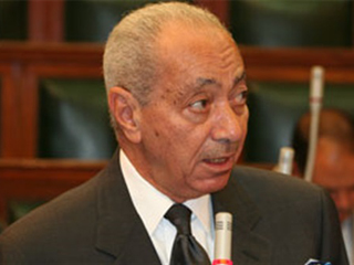 «الكافيهات» تستعمر «شط إسكندرية»