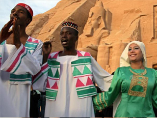العريس ياكل البلح ويستحم فى النيل ويجلد بالكرباج