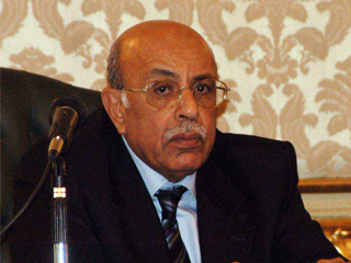 مفيد شهاب.. «قانونجى» الرئيس