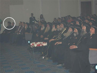 مؤامرة لإحراجه من «رجاله» ثلاثة أساقفة يتآمرون على البابا