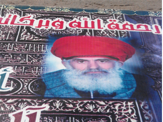 يفك الأعمال والأسحار ويزوج العانس ويوسع الأرزاق مقام وصاحبه عايش!
