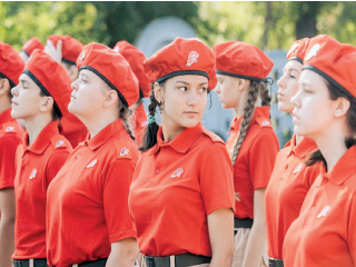 تجنيد أطفال روسيا شرف «مش لعب عيال»