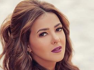 ثورة المضيفات ضد غادة عبدالرازق ودنيا سمير غانم