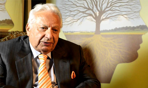 ناصر على «شيزلونج» أحمد عكاشة