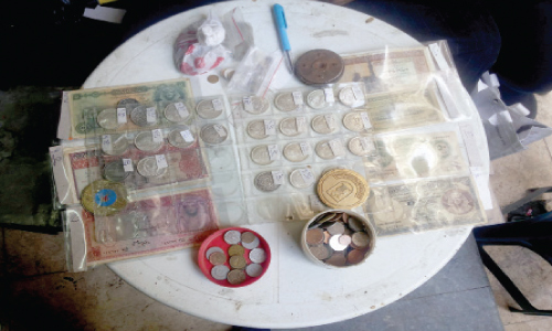 «تجارة العملات».. هواية وفن و«لقمة عيش»