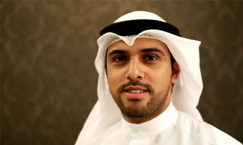 رواية «السنعوسى» تجذب الزوار وصيحات «شومان» تفشل فى المواجهة