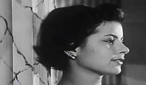 آمال فريد.. كفاية نورك علينا