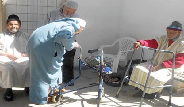 حكايات  من دفتر  أحوال المسنين