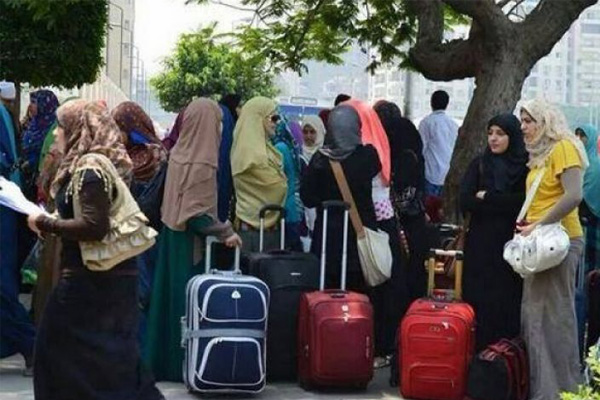 فتيات يهزمن أوجاع الغربة!