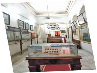 التاريخ على ورقة «بوستة»!