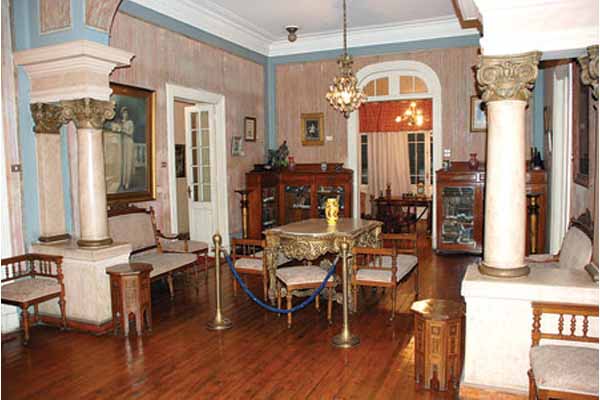 « متحف أحمد شوقى» جئناك بالشوق والأحداق