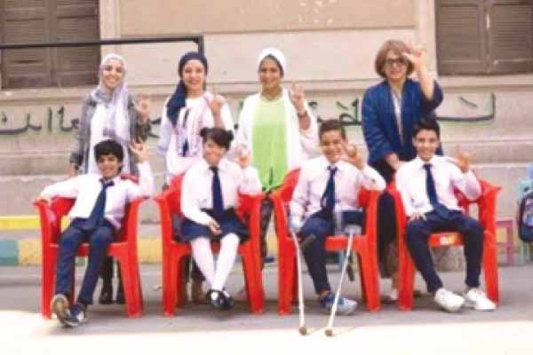 ملائكة بالزى المدرسى