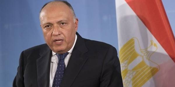 تحركات من الخارجية والآثار لوقف عرض قطعة من الهرم بالخارج