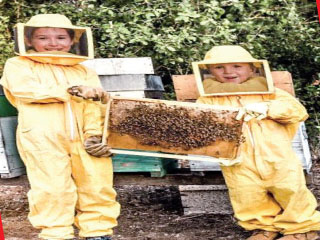 أيام «الشهد والشموع»!