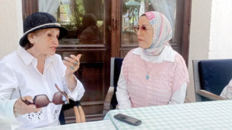 محررة روز اليوسف مع سميرة أحمد