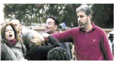 حتى لا تكون آفة حارتنا النسيان..  كيف عادت المرأة المصرية للقرون الوسطى خلال عام من حكم الإخوان المسلمين؟