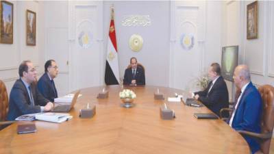 خلال اجتماعه مع محافظ البنك المركزى ووزير المالية بحضور رئيس الوزراء..  الرئيس السيسي يوجِّه بتعزيز الاستقرار الاقتصادى واحتواء الضغوط التضخمية