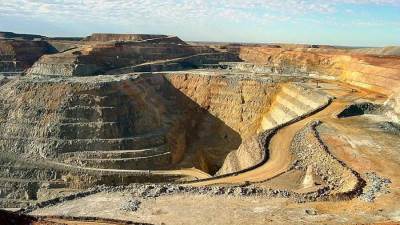 أكد أن أى حديث عن أرقام تخص عوائد الدولة من الثروة المعدنية بعد تحويلها لهيئة اقتصادية غير دقيق مصدر لـ«روزاليوسف»: طرح مزايدة التعدين الجديدة سبتمبر المقبل