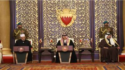 بحضور 400 شخصية من مختلف دول العالم بما يعكس أهمية الحدث الكبيرة الإمام الأكبر والأزهرى وعياد يشاركون فى مؤتمر الحوار الإسلامى الدولى بالبحرين