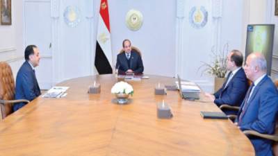 خلال اجتماع مع مدبولى وكجوك لاستعراض حزم الحماية الاجتماعية.. الرئيس السيسي يؤكد على دعم الفئات الأولى بالرعاية  السيسي يوجِّه الحكومة بوضع أفضل البرامج الخاصة بالحماية الاجتماعية 