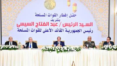 وجَّه رسالة طمأنة للشعب المصرى خلال حفل إفطار القوات المسلحة.. الرئيس السيسي: الاقتصاد المصرى يشهد مؤشرات إيجابية رغم التحديات