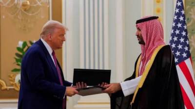 محللون دوليون يرسمون أبعاد الجولة الخليجية زيارات ترامب وتأثيرها على «اهتزازات» الداخل الأمريكى