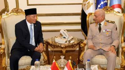 وزير الدفاع والإنتاج الحربى يلتقى وزير الدفاع الإندونيسى