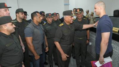 وزير الدفاع  يتفقد اختبارات القبول بالأكاديمية العسكرية والكليات 