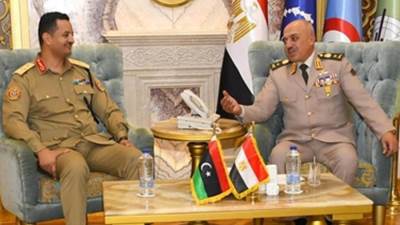 رئيس الأركان يلتقى نظيره الليبى