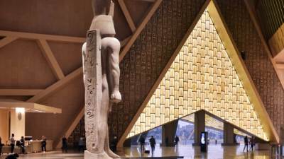 سر التصميم الهندسى للمتحف ونظرية التقسيم اللا نهائى للمثلث