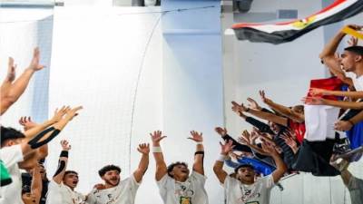 كرة اليد  تصنع الأبطال..  والقدم تخترع الأعذار