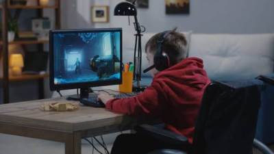 الطفولة المفقودة والنضج الزائف