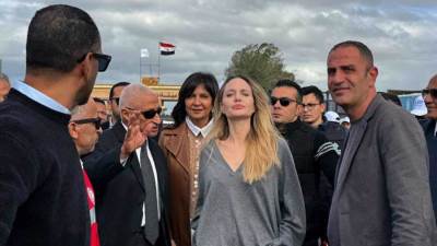 «أنجلينا جولى» تنسف الرواية الإسرائيلية من معبر رفح