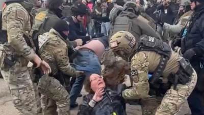 أمريكا تدافع عن المتظاهرين فى إيران.. و«تسحلهم» فى الداخل