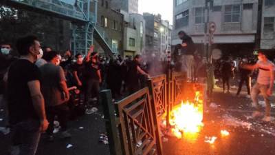 نظام الملالى يـتصدع