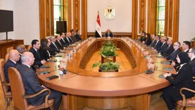 السيسي يشدد على ضرورة الجدارة والكفاءة فى الأداء الحكومى